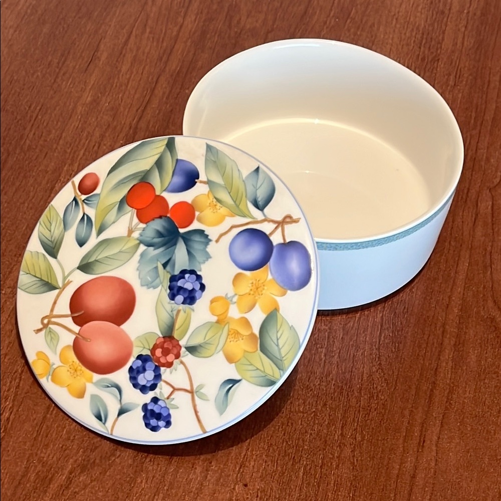 Mikasa Maxima Fruit Grove Round China Trinket Box